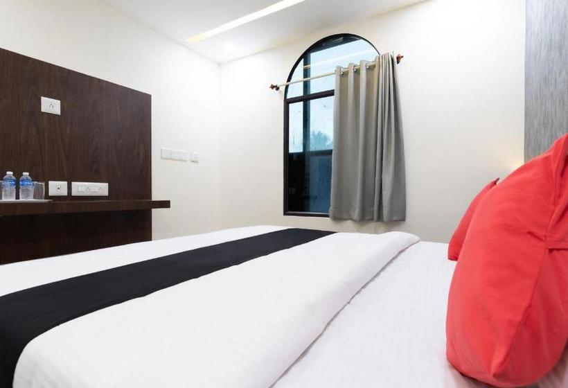 ホテル Capital O 41866  Metro Palace