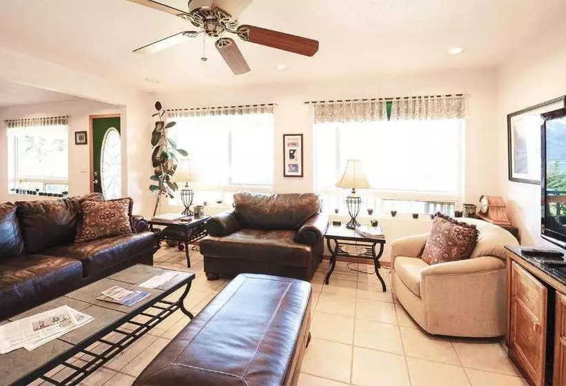 Suite 2 Lynn View Lodge