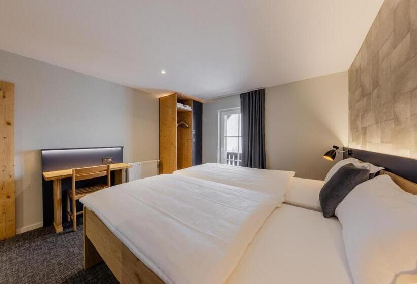 هتل Villars Lodge