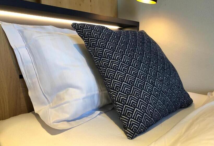 هتل Villars Lodge