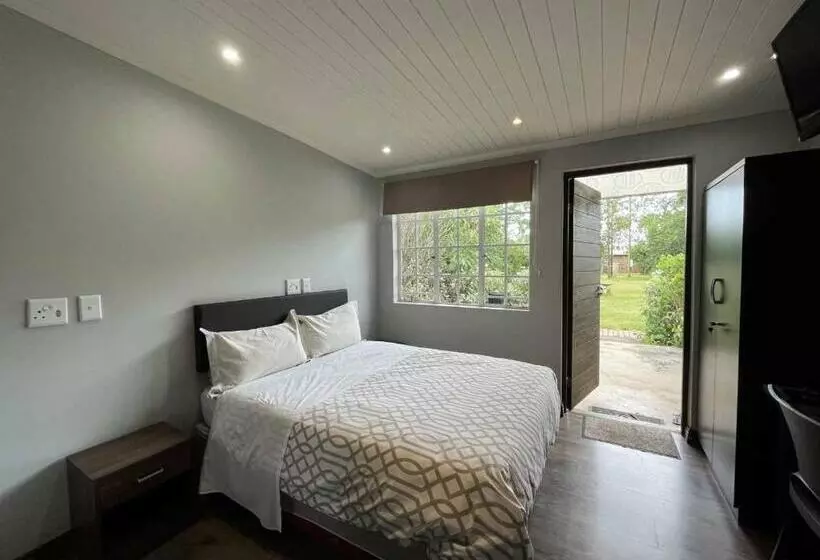 ペンション Halleria Self Catering
