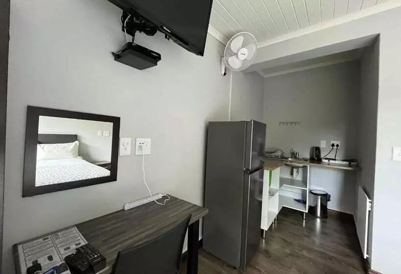 ペンション Halleria Self Catering