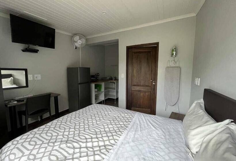 بنسيون Halleria Self Catering