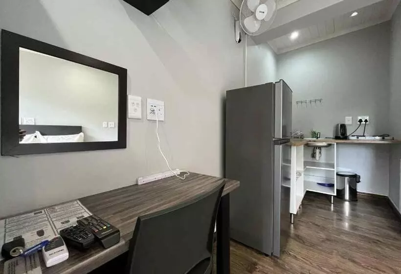 ペンション Halleria Self Catering