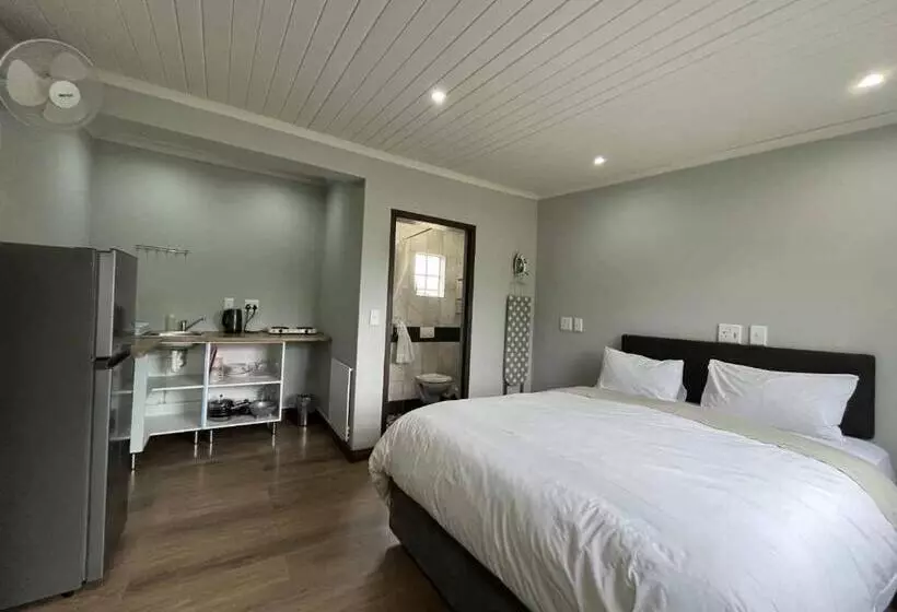 ペンション Halleria Self Catering