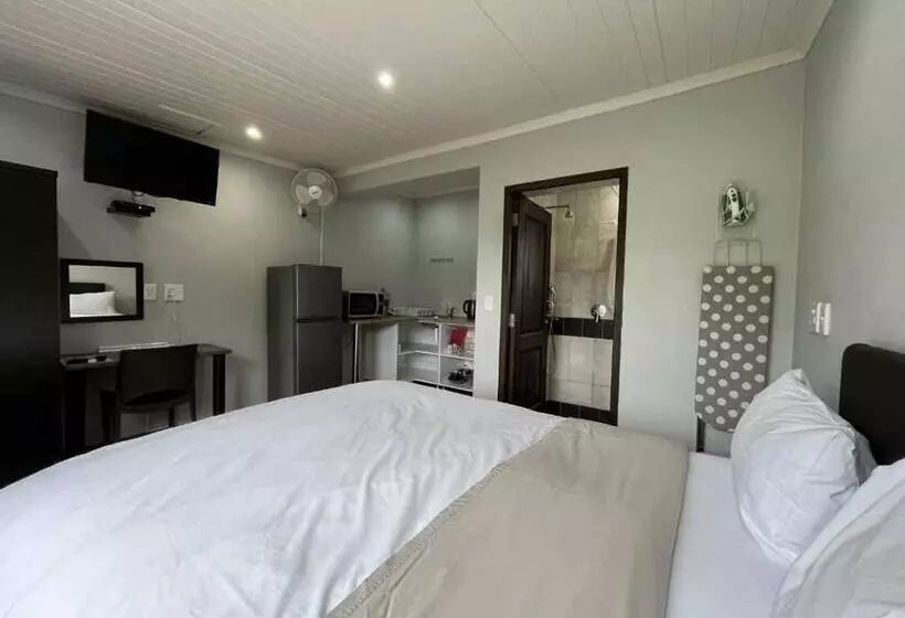 ペンション Halleria Self Catering