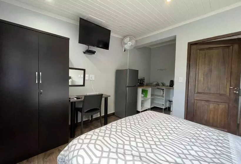 ペンション Halleria Self Catering