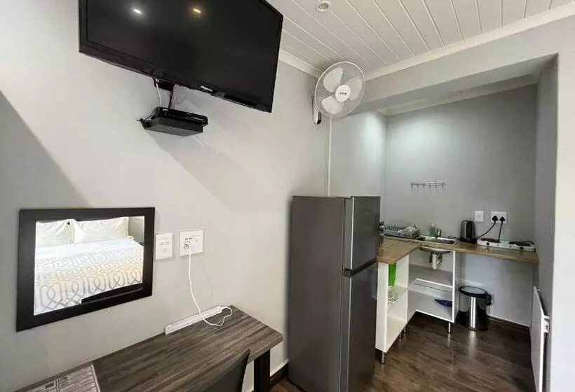 ペンション Halleria Self Catering