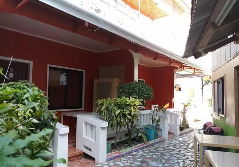 مسافرخانه M&e Guesthouse