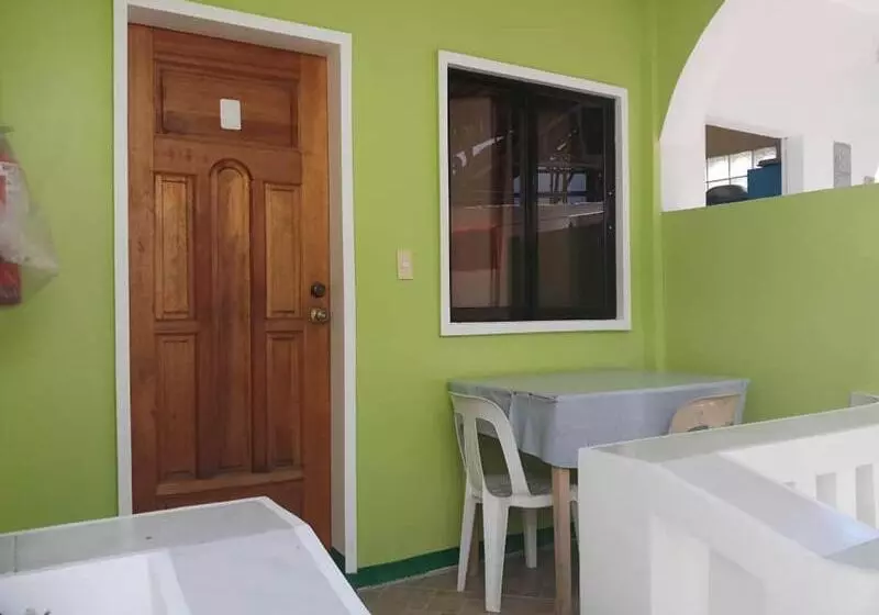 مسافرخانه M&e Guesthouse