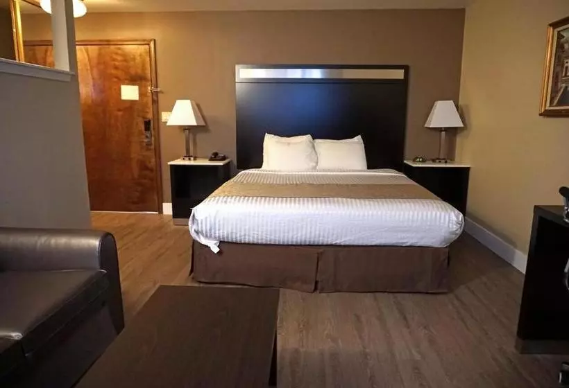 Отель Travelodge By Wyndham Concord