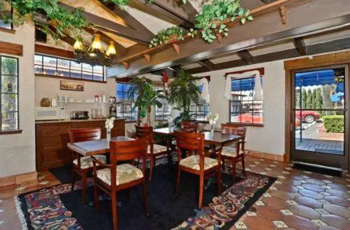 Отель Travelodge By Wyndham Concord