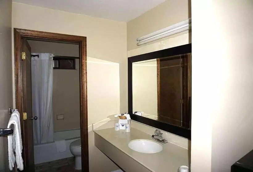 Отель Travelodge By Wyndham Concord