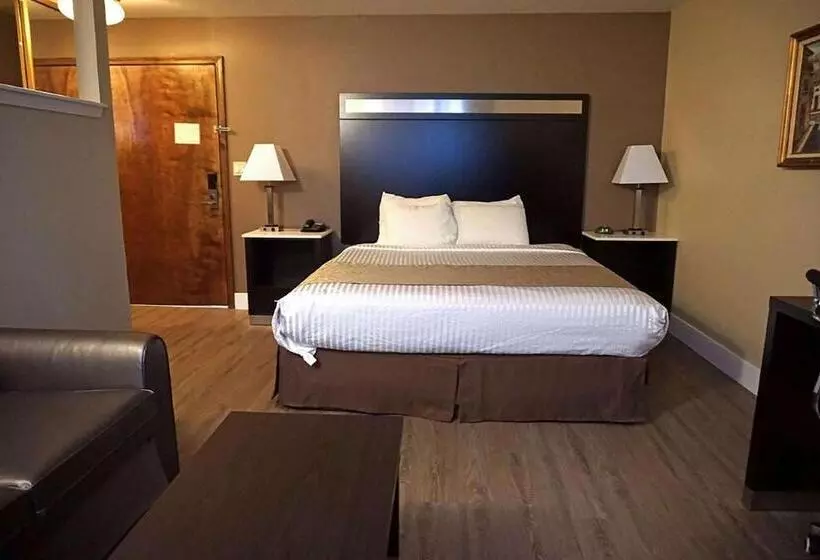 Отель Travelodge By Wyndham Concord