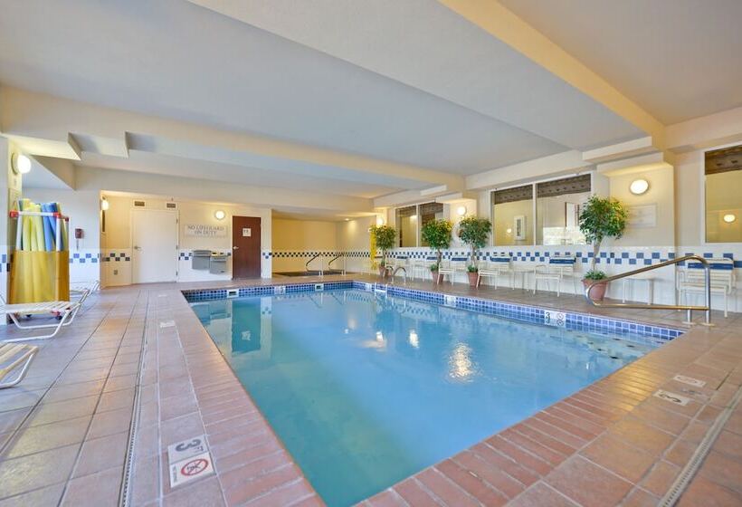 فندق Clubhouse Inn