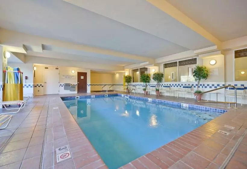 هتل Clubhouse Inn