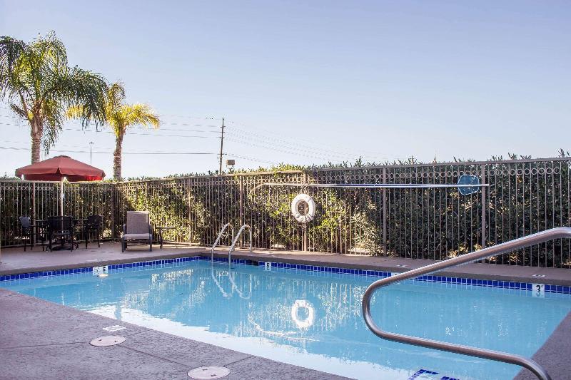 בית מלון כפרי Comfort Inn & Suites Near Kino Sports Complex