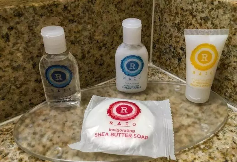 هتل Comfort Inn & Suites Near Kino Sports Complex