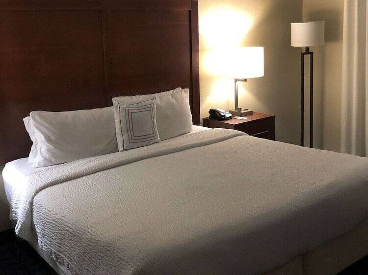 בית מלון כפרי Comfort Inn & Suites Phoenix North Deer Valley