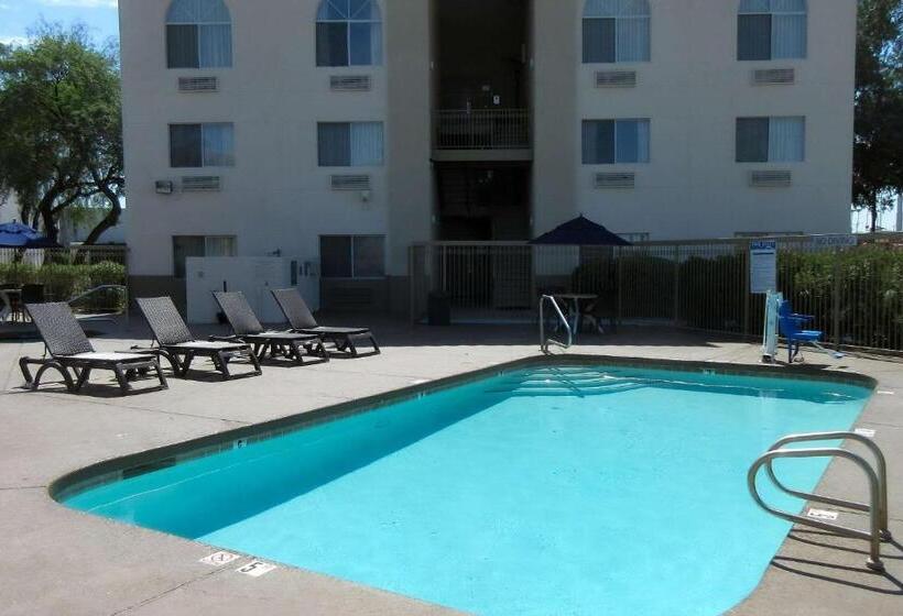 בית מלון כפרי Comfort Inn & Suites Phoenix North Deer Valley