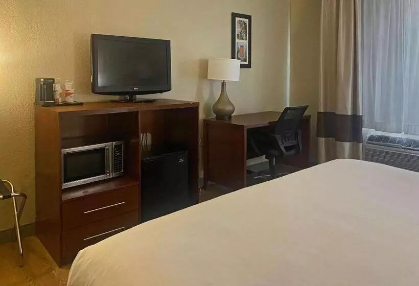 هتل Comfort Inn & Suites Phoenix North Deer Valley