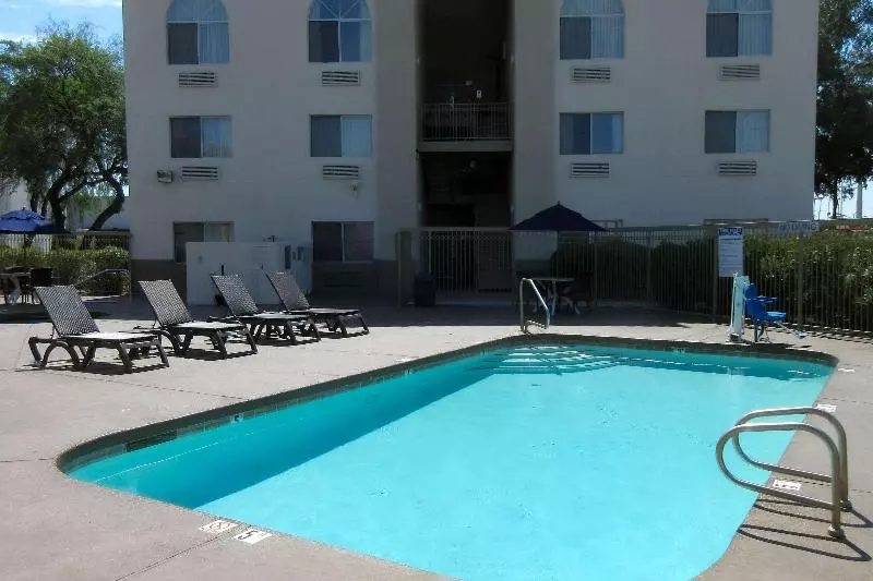 هتل Comfort Inn & Suites Phoenix North Deer Valley