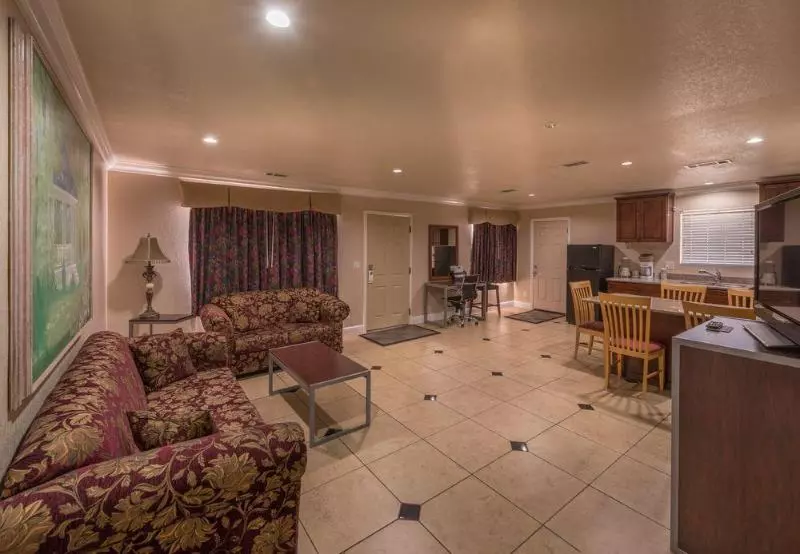 酒店 Edge Water Inn