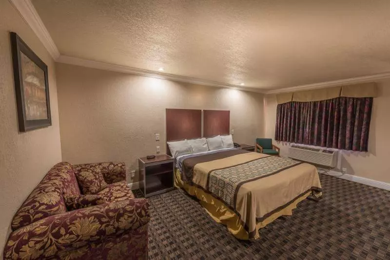 酒店 Edge Water Inn