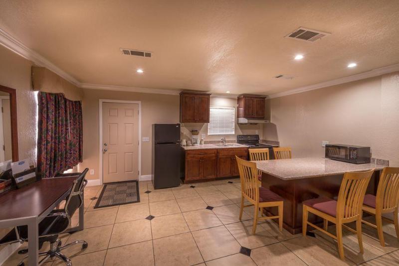 בית מלון כפרי Edge Water Inn