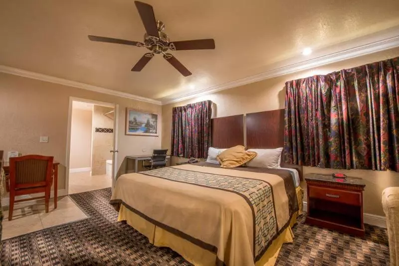 酒店 Edge Water Inn