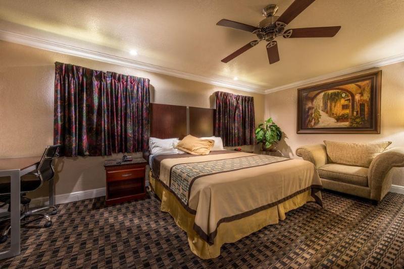 בית מלון כפרי Edge Water Inn