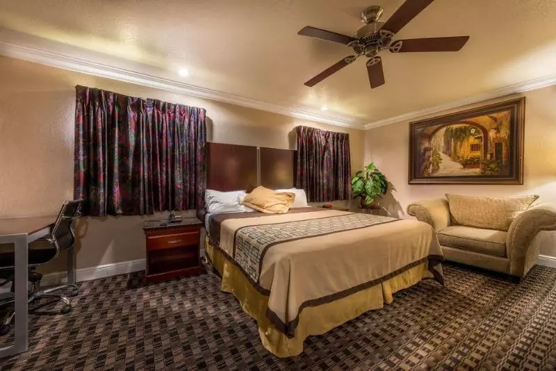 酒店 Edge Water Inn