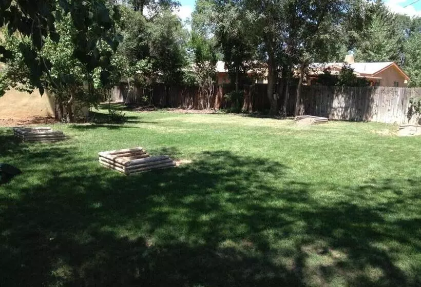 Отель El Pueblo Lodge