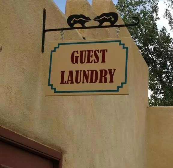 Отель El Pueblo Lodge