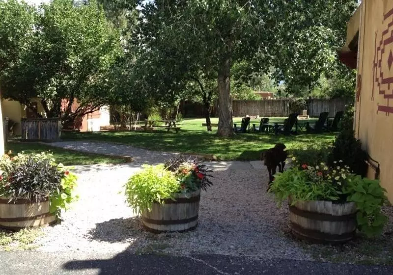 Отель El Pueblo Lodge