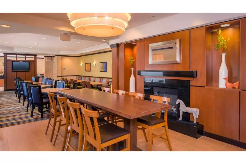בית מלון כפרי Fairfield Inn & Suites Dulles Airport