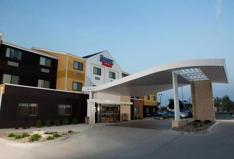 هتل Fairfield Inn & Suites Burlington