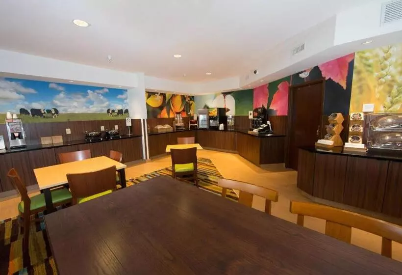 هتل Fairfield Inn & Suites Burlington