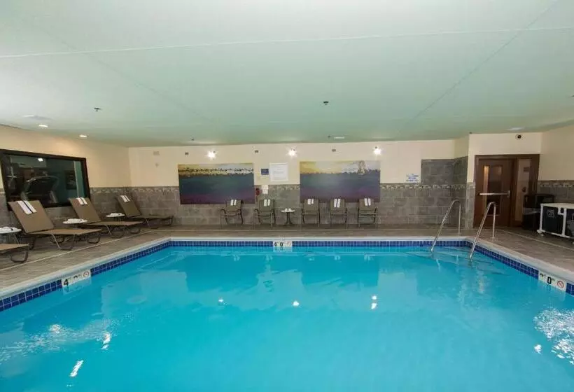 هتل Fairfield Inn & Suites Burlington