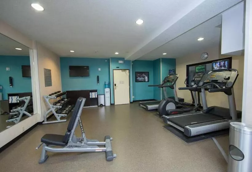 هتل Fairfield Inn & Suites Burlington