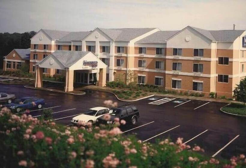 Отель Fairfield Inn & Suites Butler