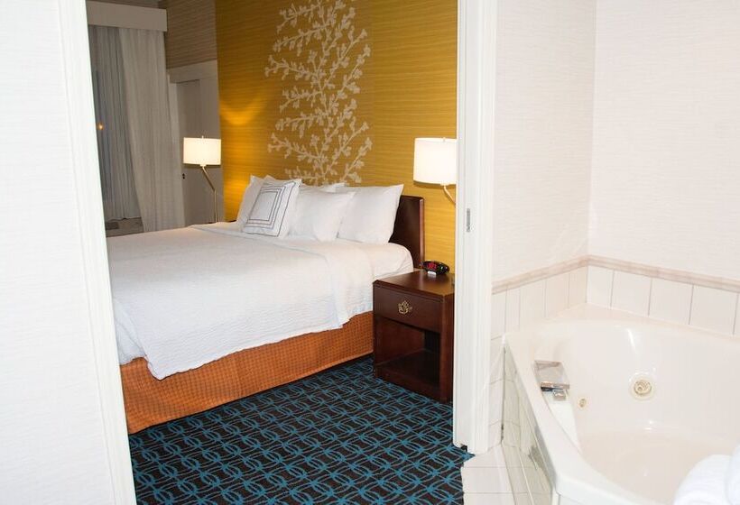 Отель Fairfield Inn & Suites Butler