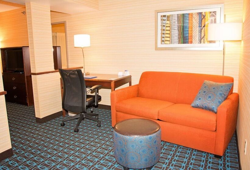 Отель Fairfield Inn & Suites Butler