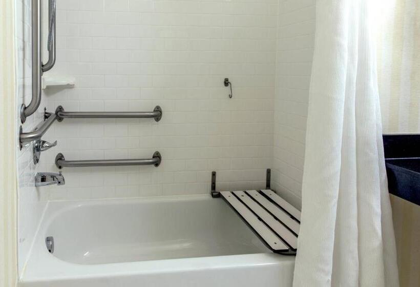 هتل Fairfield Inn & Suites Canton