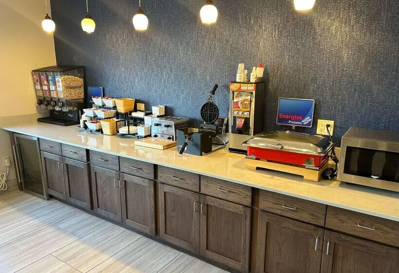 هتل Best Western Ottumwa Inn & Suites