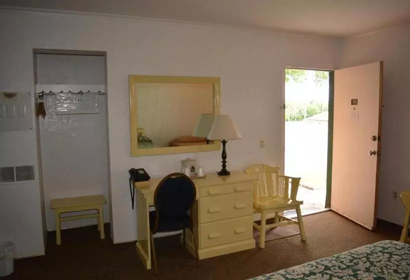 The Evergreen Motel In Kansas