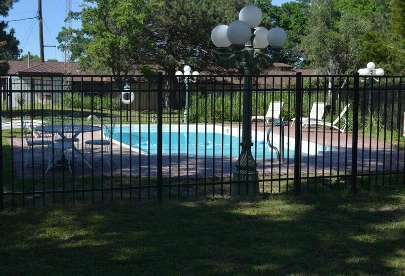 The Evergreen Motel In Kansas