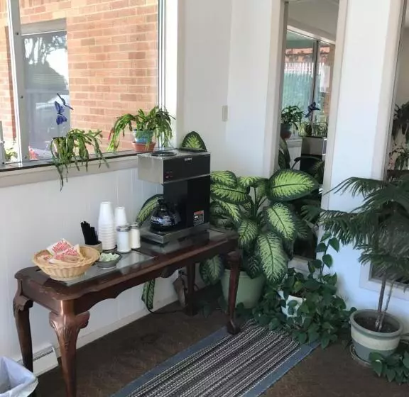 The Evergreen Motel In Kansas