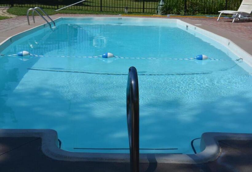 The Evergreen Motel In Kansas