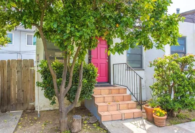 هتل Orange Tree Cottages Downtown